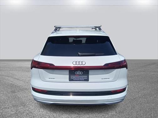 2022 Audi e-tron Premium Plus