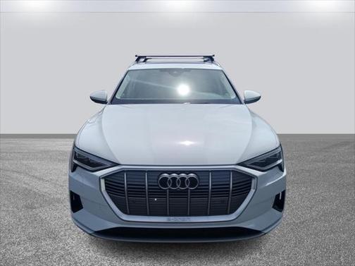 2022 Audi e-tron Premium Plus