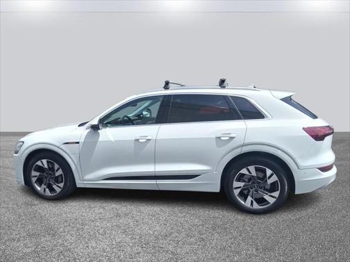 2022 Audi e-tron Premium Plus