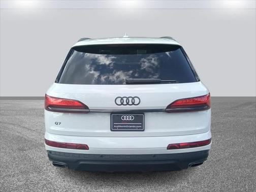 2025 Audi Q7 45 Premium Plus