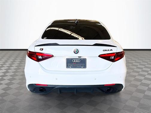 Alfa White 2022 Alfa Romeo Giulia Ti
