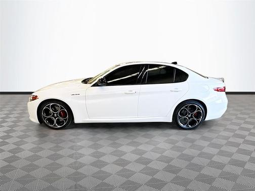 Alfa White 2022 Alfa Romeo Giulia Ti