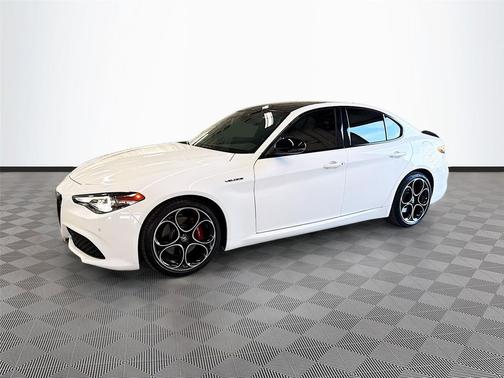 Alfa White 2022 Alfa Romeo Giulia Ti