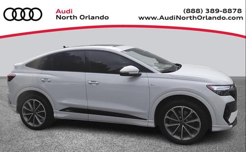 2022 Audi e-tron Premium Plus