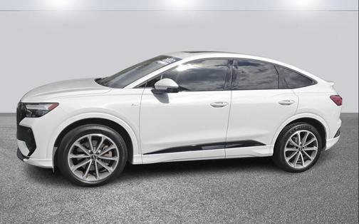 2022 Audi e-tron Premium Plus