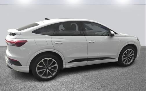 2022 Audi e-tron Premium Plus