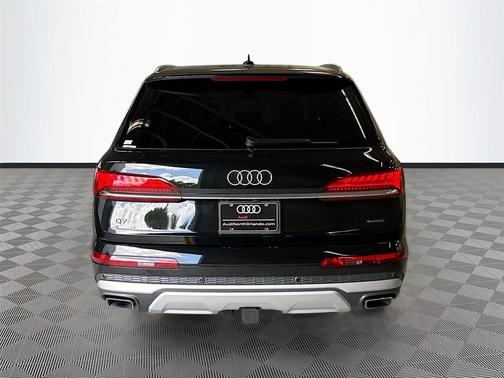 Mythos Black Metallic 2026 Audi Q7 55 Premium Plus