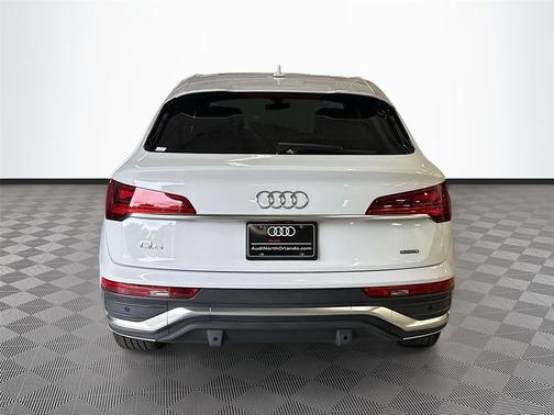Glacier White Metallic 2023 Audi Q5 45 S line Premium Plus