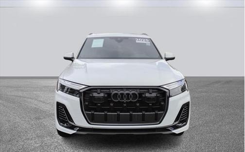 2025 Audi Q7 45 Premium Plus