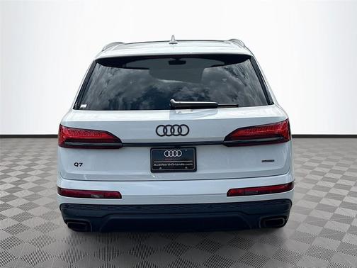 Carrara White 2025 Audi Q7 45 Premium