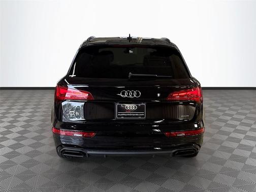 Mythos Black Metallic 2025 Audi Q5 45 S line Premium