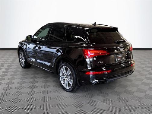 Mythos Black Metallic 2025 Audi Q5 45 S line Premium