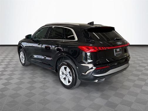 Mythos Black Metallic 2025 Audi Q5 Premium TFSI quattro S tronic