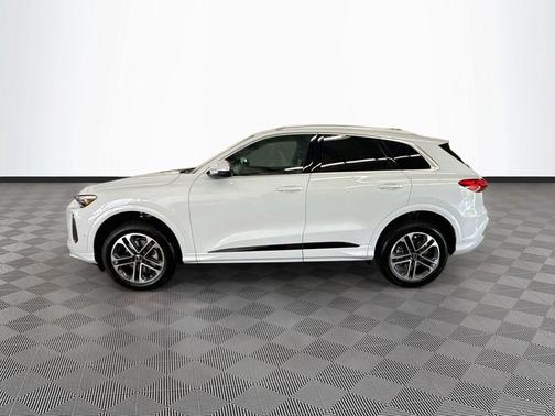 Glacier White Metallic 2026 Audi Q5 Premium Plus TFSI quattro S tronic