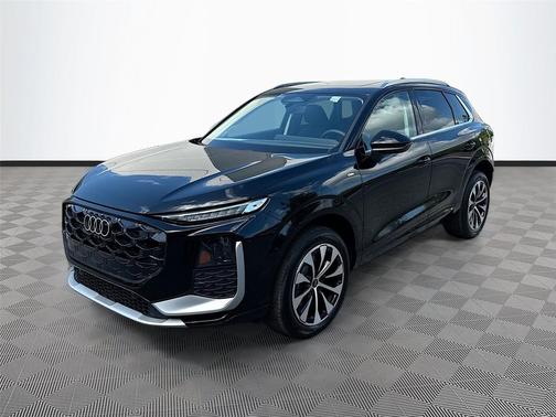 Mythos Black Metallic 2026 Audi Q3 TFSI quattro S tronic