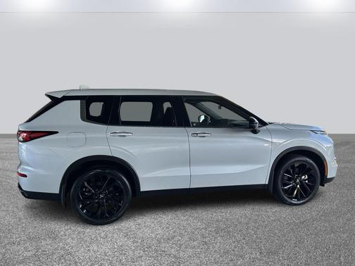 2024 Mitsubishi Outlander SE Black Edition w/Pano Roof S-AWC