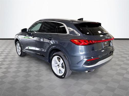 Tambora Gray Metallic 2026 Audi Q5 Premium Plus TFSI quattro S tronic