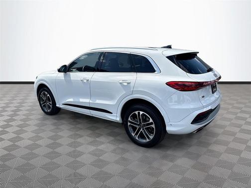 2025 Audi Q5 Premium TFSI quattro S tronic