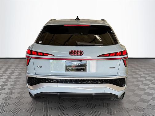 Arrow Gray Pearl Effect 2026 Audi Q3 TFSI quattro S tronic