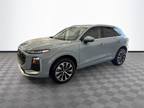 Arrow Gray Pearl Effect 2026 Audi Q3 TFSI quattro S tronic