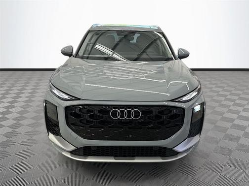 Arrow Gray Pearl Effect 2026 Audi Q3 TFSI quattro S tronic