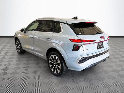 Arrow Gray Pearl Effect 2026 Audi Q3 TFSI quattro S tronic