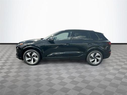 Mythos Black Metallic 2025 Audi Q6 e-tron Premium Plus quattro