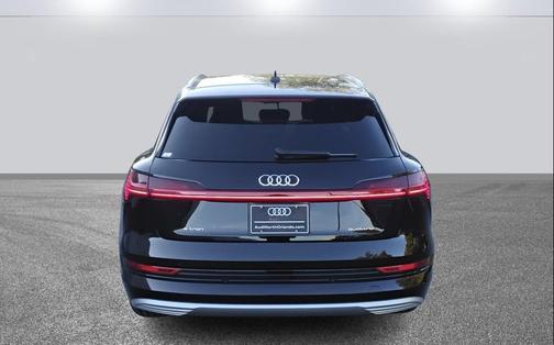 2022 Audi e-tron Premium