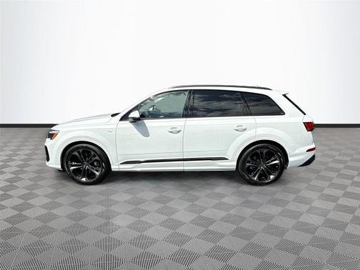 Glacier White Metallic 2026 Audi Q7 55 Premium Plus