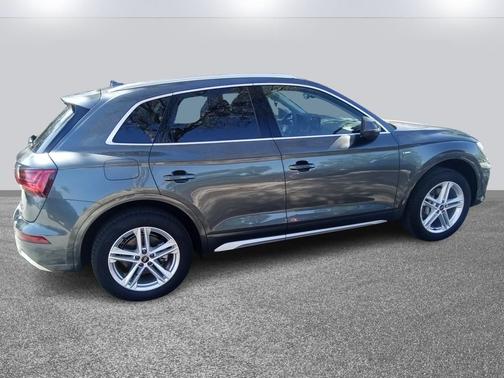 Daytona Gray Pearl Effect 2024 Audi Q5 55 S line Premium Plus