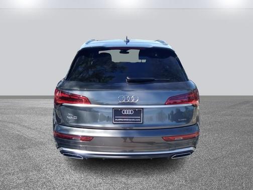 Daytona Gray Pearl Effect 2024 Audi Q5 55 S line Premium Plus