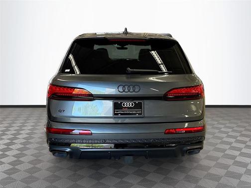 Samurai Gray Metallic 2026 Audi Q7 55 Premium Plus