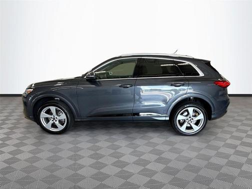 Tambora Gray Metallic 2025 Audi Q5 Premium Plus TFSI quattro S tronic