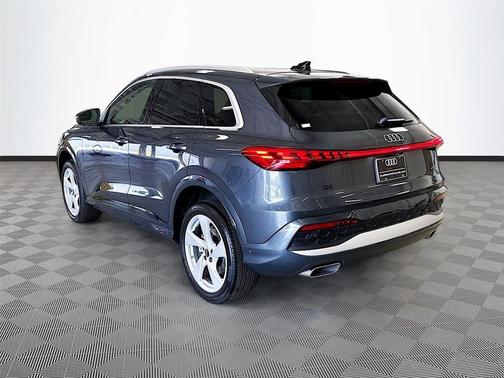 Tambora Gray Metallic 2025 Audi Q5 Premium Plus TFSI quattro S tronic