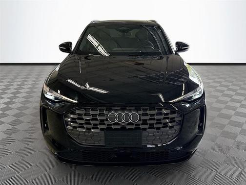 Mythos Black Metallic 2025 Audi Q5 Premium TFSI quattro S tronic