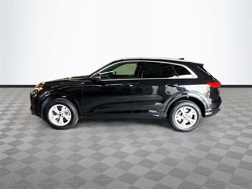 Mythos Black Metallic 2025 Audi Q5 Premium TFSI quattro S tronic
