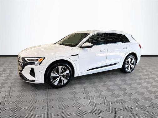 Glacier White Metallic 2024 Audi Q8 e-tron Premium Plus