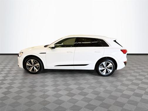 Glacier White Metallic 2024 Audi Q8 e-tron Premium Plus