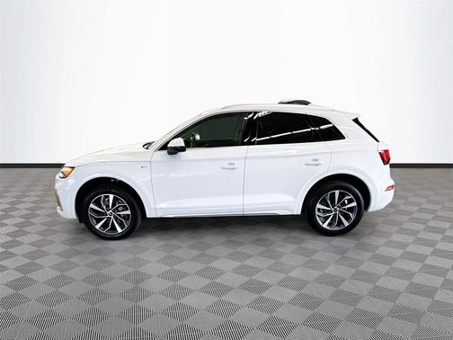 Glacier White Metallic 2023 Audi Q5 45 S line Premium Plus