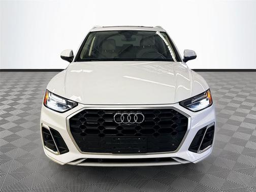 Glacier White Metallic 2023 Audi Q5 45 S line Premium Plus