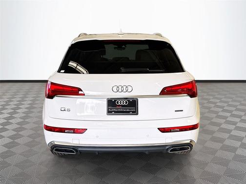 Glacier White Metallic 2023 Audi Q5 45 S line Premium Plus