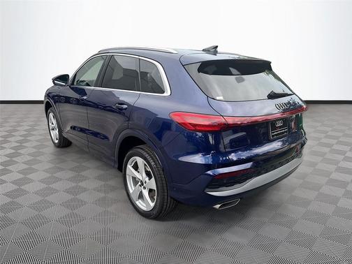 Navarra Blue Metallic 2026 Audi Q5 Premium Plus TFSI quattro S tronic