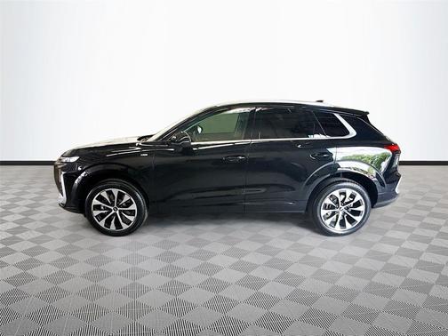 Mythos Black Metallic 2026 Audi Q3 TFSI quattro S tronic