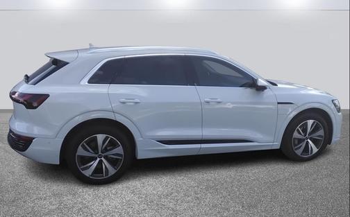 2024 Audi Q8 e-tron Premium Plus