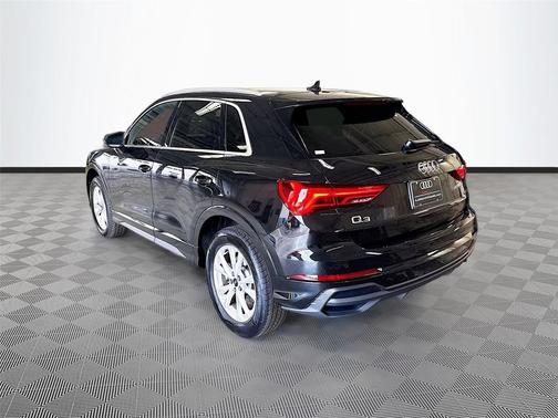Mythos Black Metallic 2025 Audi Q3 Premium 45 TFSI S line quattro Tiptronic