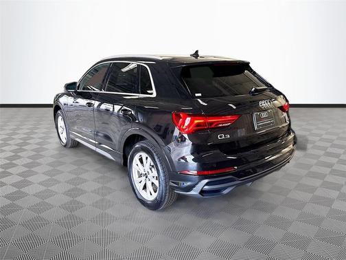 Mythos Black Metallic 2025 Audi Q3 Premium 45 TFSI S line quattro Tiptronic