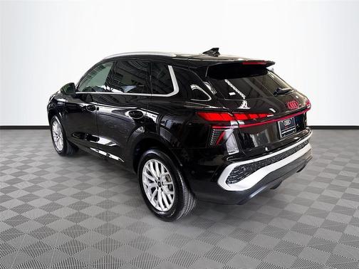 Mythos Black Metallic 2026 Audi Q3 TFSI quattro S tronic