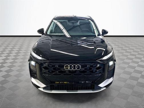 Mythos Black Metallic 2026 Audi Q3 TFSI quattro S tronic