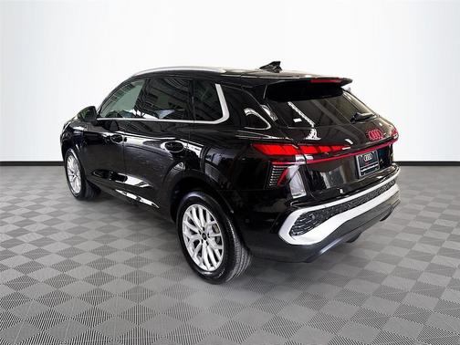 Mythos Black Metallic 2026 Audi Q3 TFSI quattro S tronic