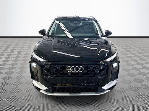 Mythos Black Metallic 2026 Audi Q3 TFSI quattro S tronic